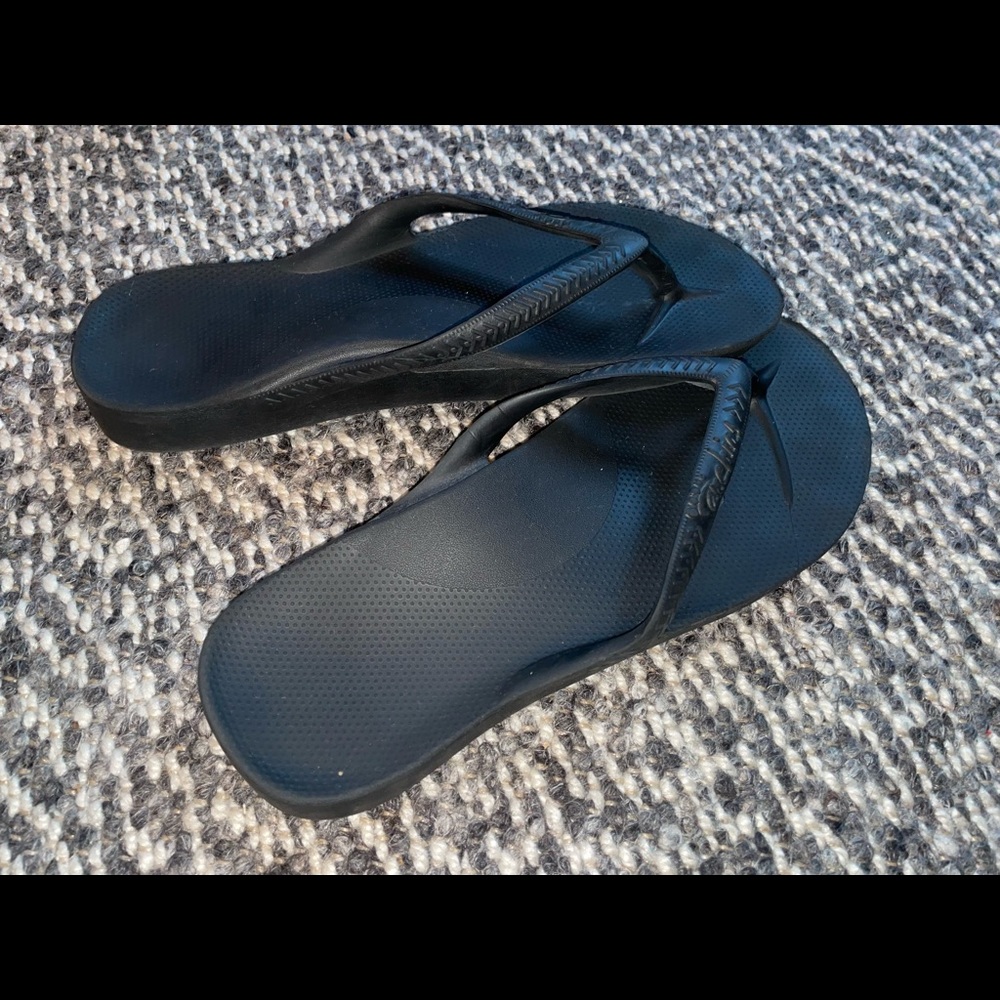 Archie’s flip flops size 9 W/ 8M